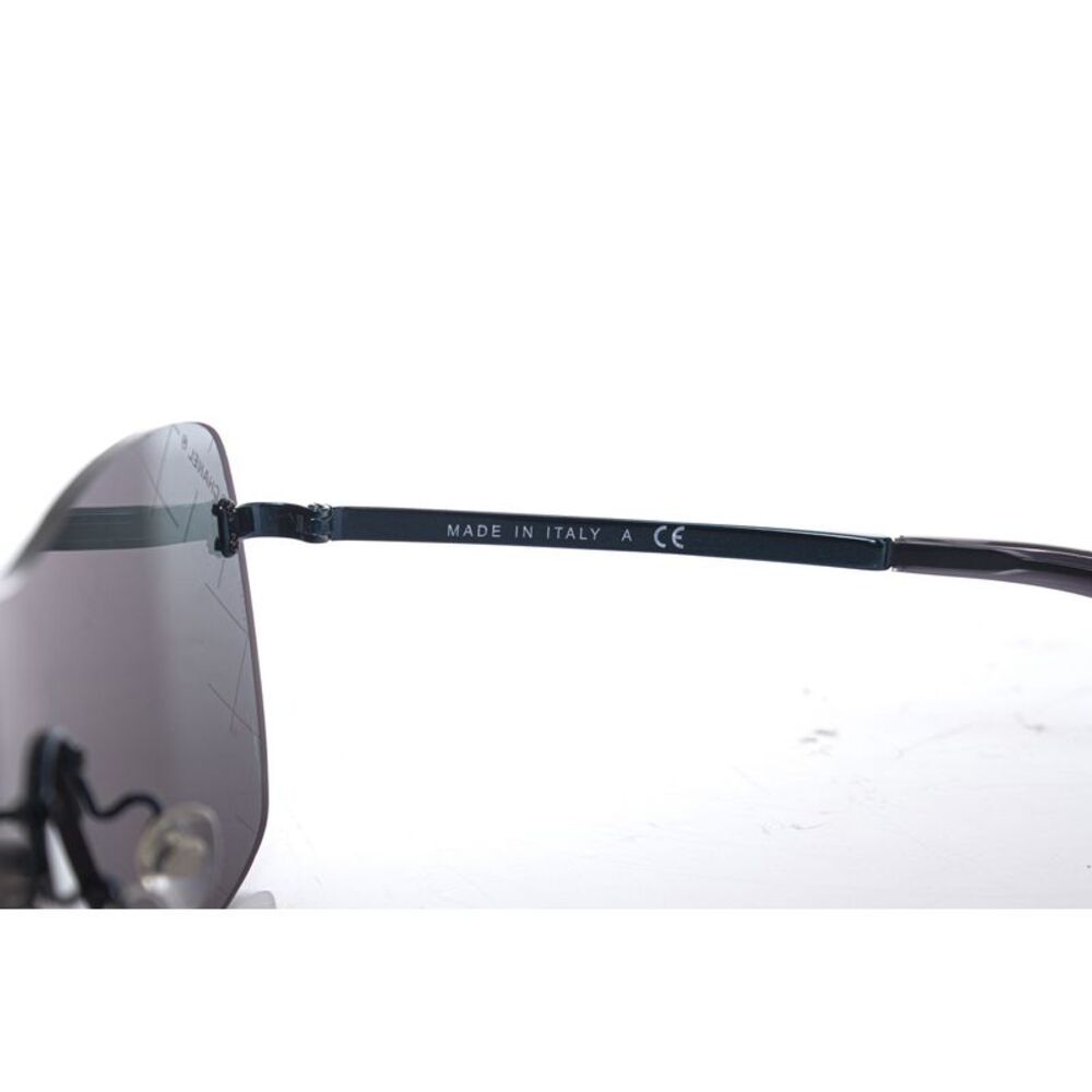 Chanel Shield quilted sunglasses in blue - Picture 8 of 8